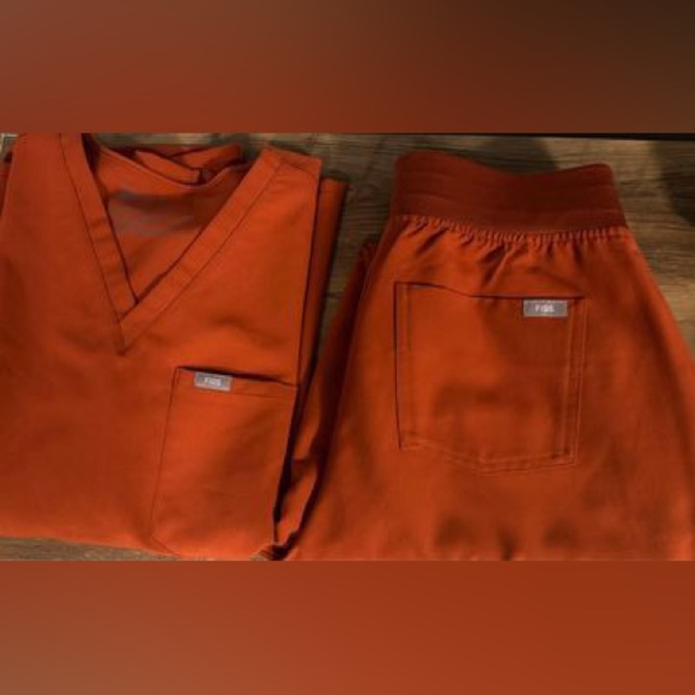 Figs scrubs